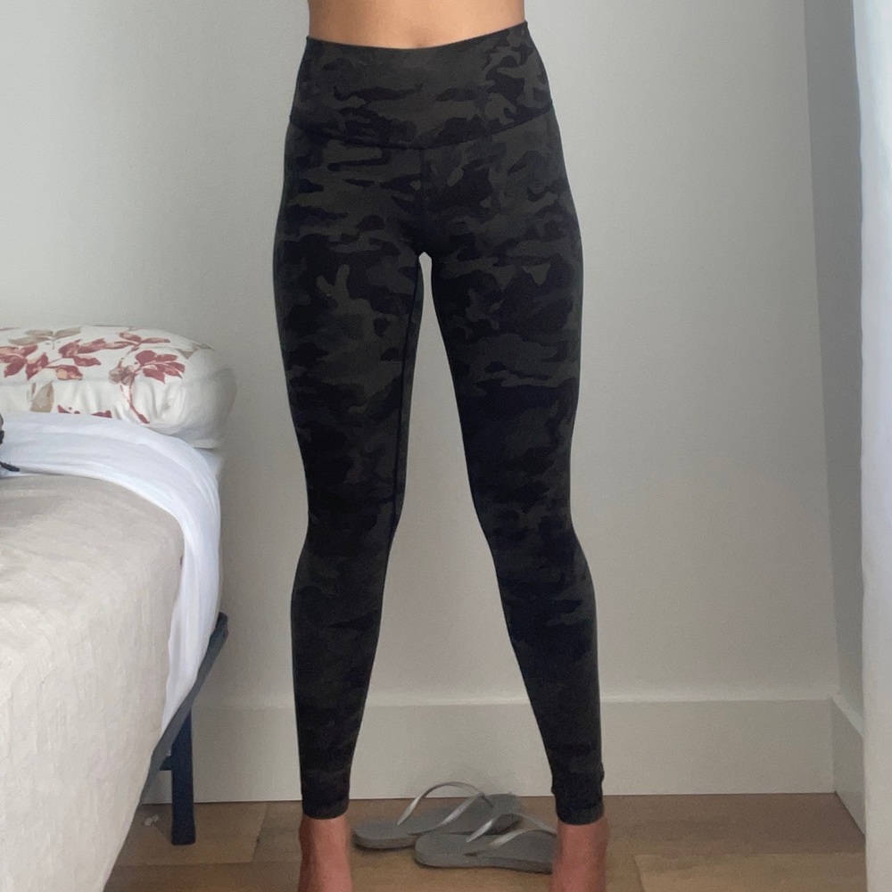 Green camo lululemon wunder unders 28”